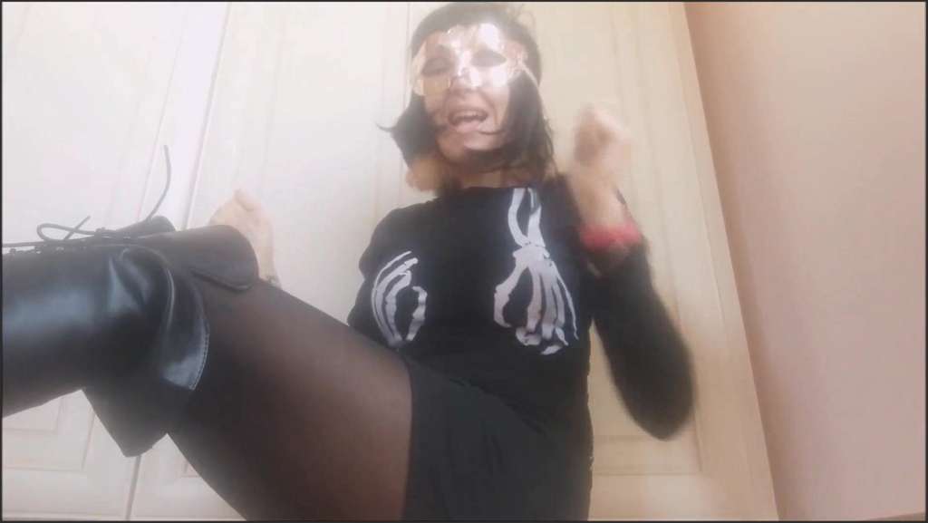 Chantal Channel fickt junges brünettes Girl