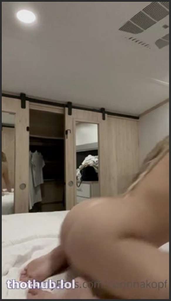 Corinna Kopf ölt Arsch ein und reitet BBC