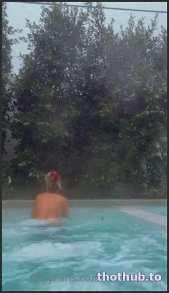 Corinna Kopf Lesben haben Sex auf einer Parkbank