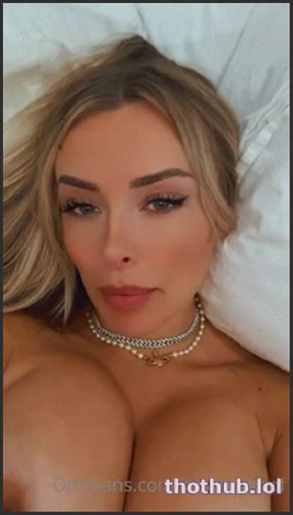 Corinna Kopf Muschi ist gleich fickbereit
