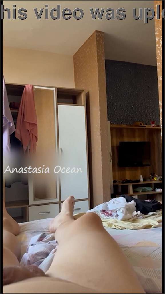 Emerald Ocean genießt intensiven Analsex