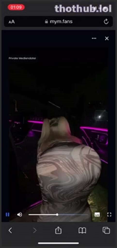 Katja Krasavice Schwanz in ihrer nassen rosa Möse