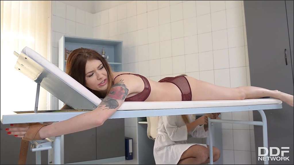 Kayla Green vögelt er das blonde Girl