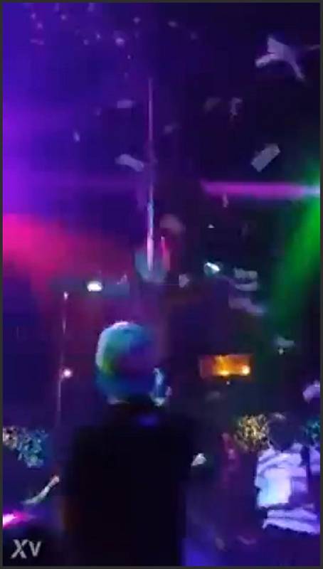 Amber Rose lässt sich im Lagerraum vögeln