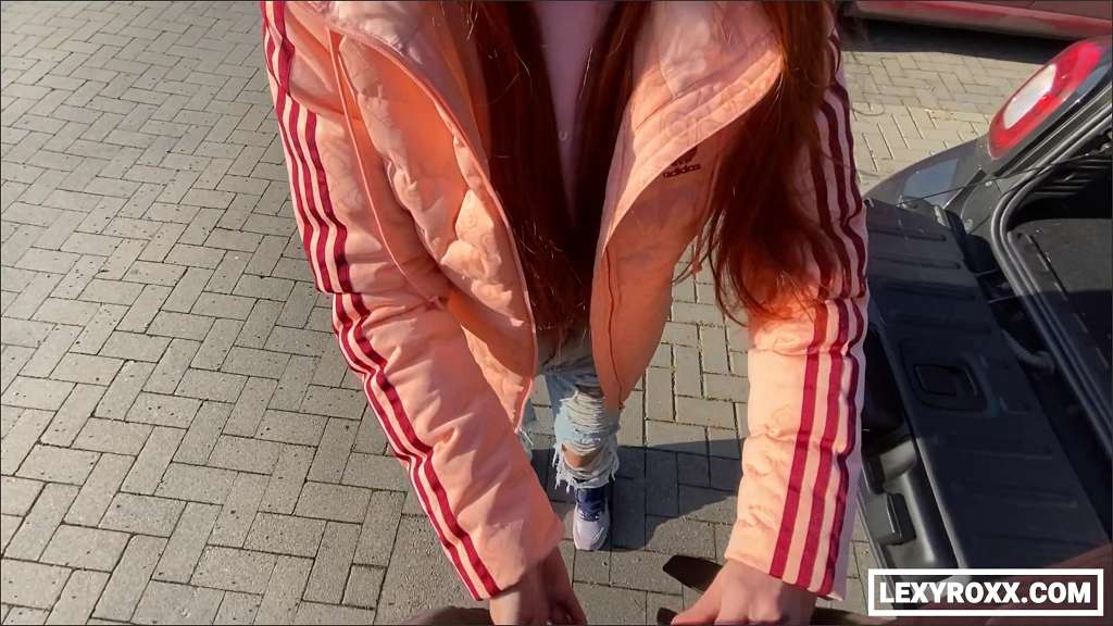 Lexy Roxx bumst sich das Hintertürchen