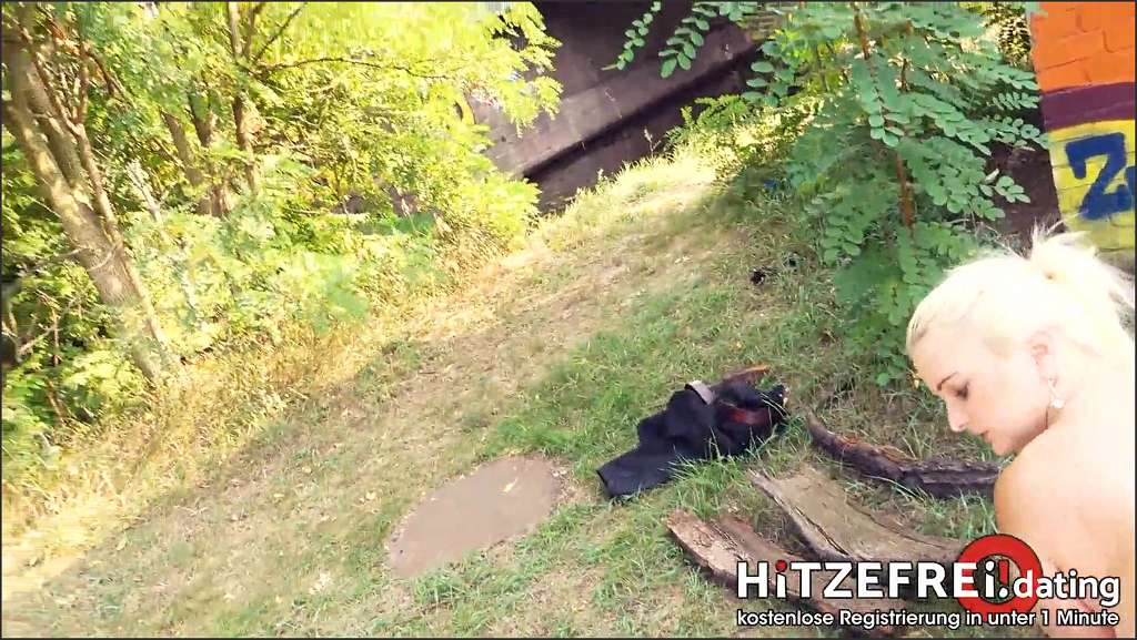 Mia Bitch lila Haaren und ihre blonde Stieftochter