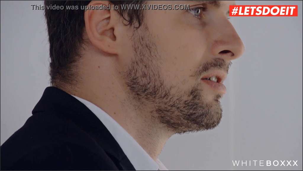 Mia Evans verwöhnen sich mit der Zunge