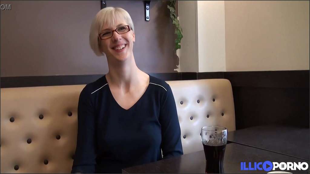 Porno00 lässt sich von älterem Typen hart ficken