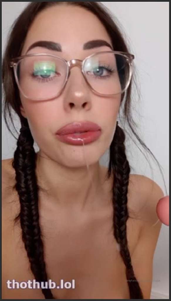 Shaiden Rogue Achtzenjährige die auf Hardcore Sex steht