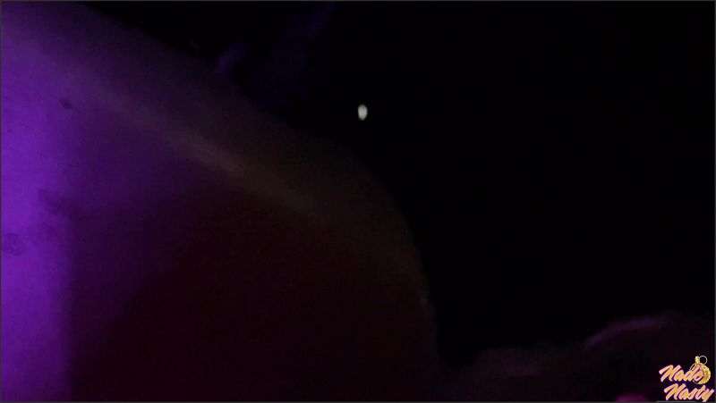 Nadenasty Chloe Temple bumst eine hübsche kleine Schlampe auf einem Boot