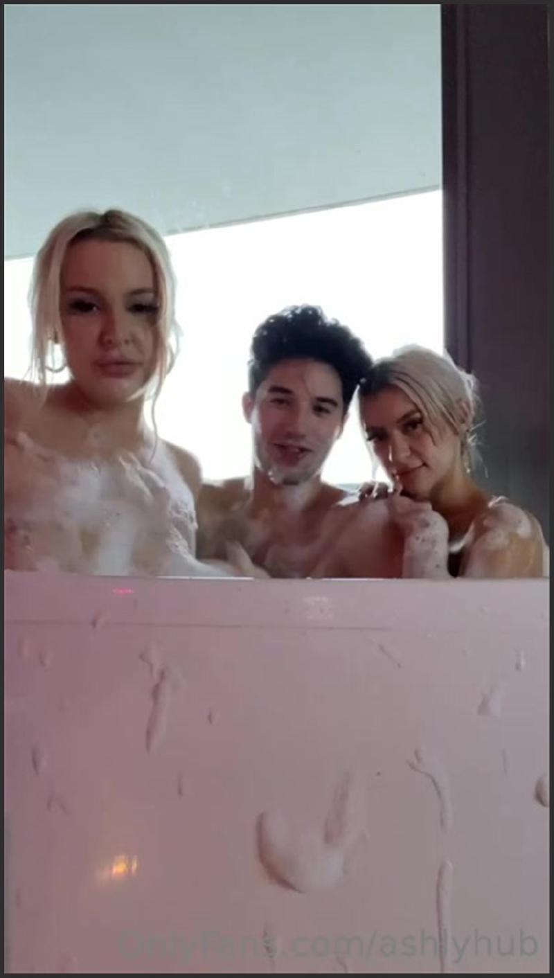 Tana Mongeau 3: Ein neues Video vom Vorspiel in der Badewanne ist durchgesickert